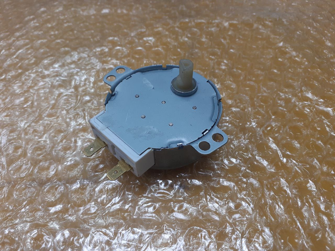 картинка Мотор вращения тарелки СВЧ в Сервисном центре «Близнецов»