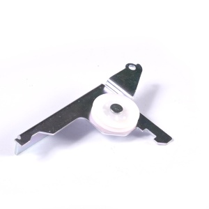 картинка Шарнир левый микроволновой печи в Сервисном центре «Близнецов»